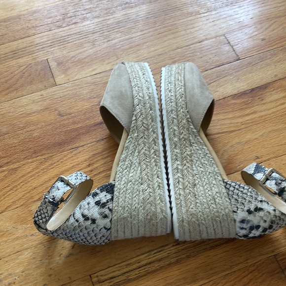 Nine West Straw Snake Skin Pattern Wedges - Picture 6 of 11